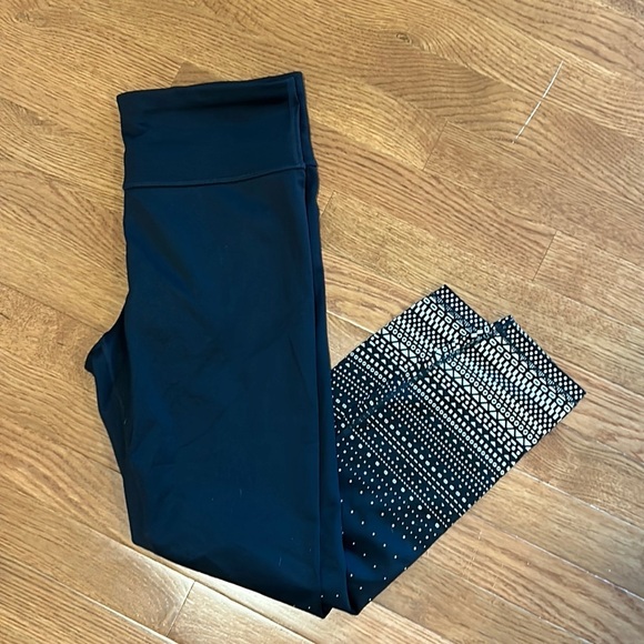 Gap Fit Women’s Black Leggings With White Patterns Size Medium - Picture 1 of 5